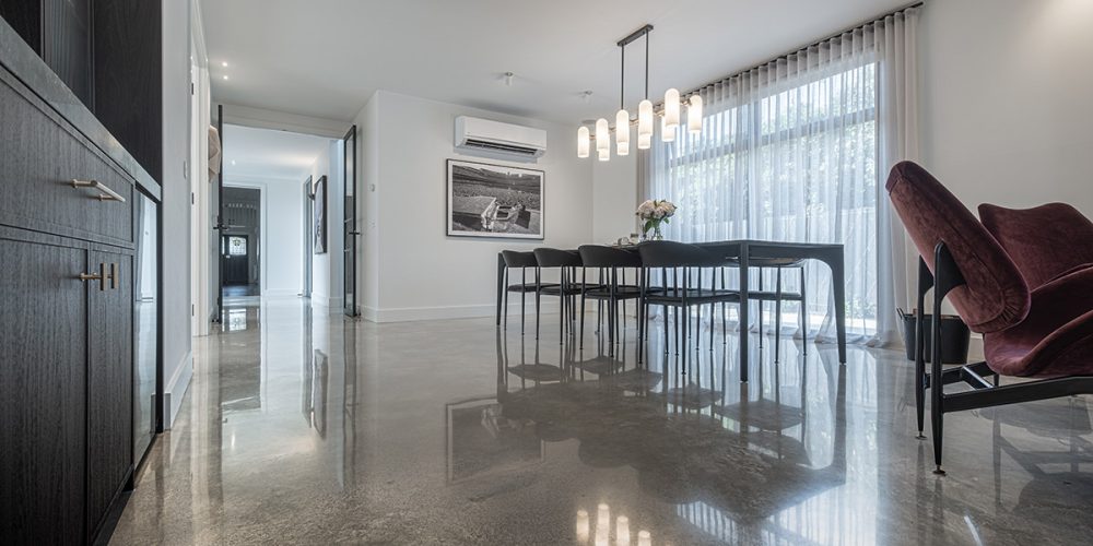 High Gloss Geoshine TM, Surface Polish, Quartz with white oxide and an off-white base.